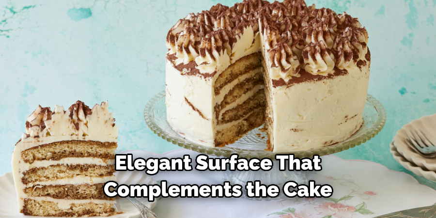Elegant Surface That Complements the Cake