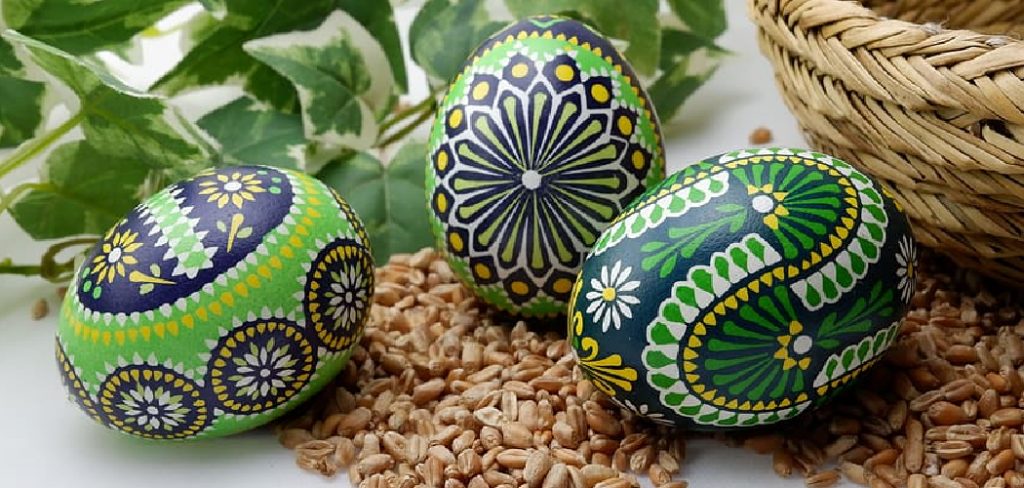 How to Decorate Eggs with Wax