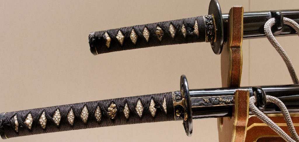 How to Decorate Sword Holder