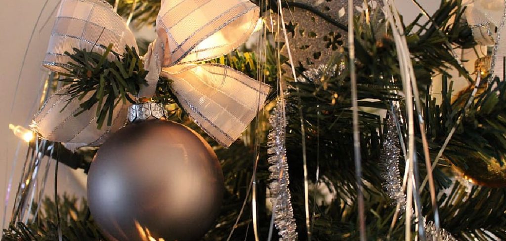 How to Decorate a Feather Tree